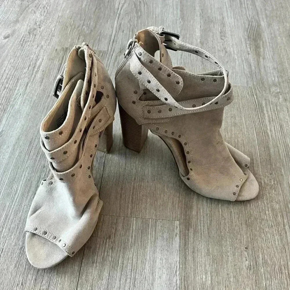Womens JustFab Studded Beige Ankle Boots - 10